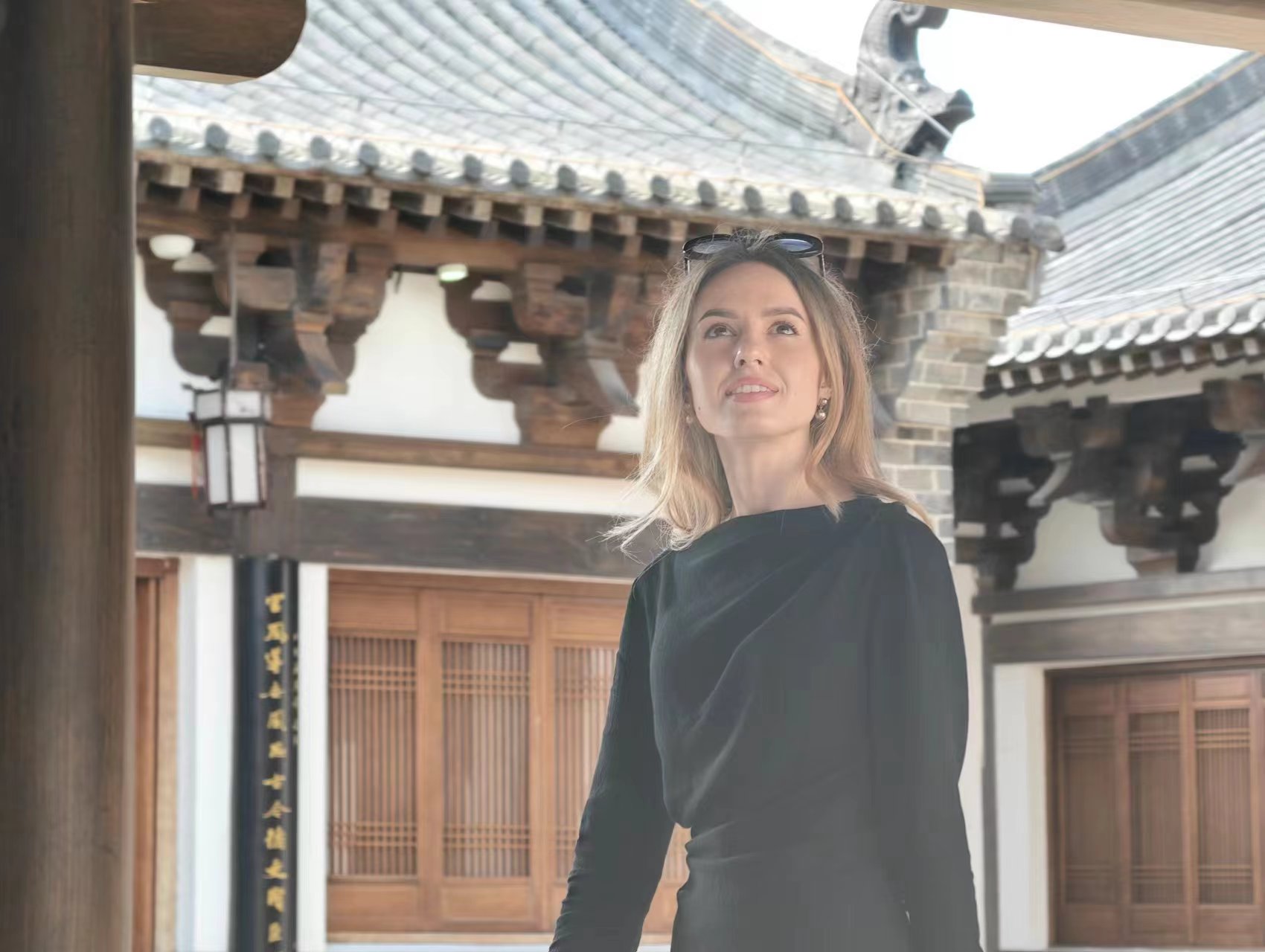 【2024打卡中國(guó)】穿越時(shí)空的對(duì)話:外國(guó)網(wǎng)紅探索包公故里文化園(組圖)_fororder_微信圖片_20240923155400