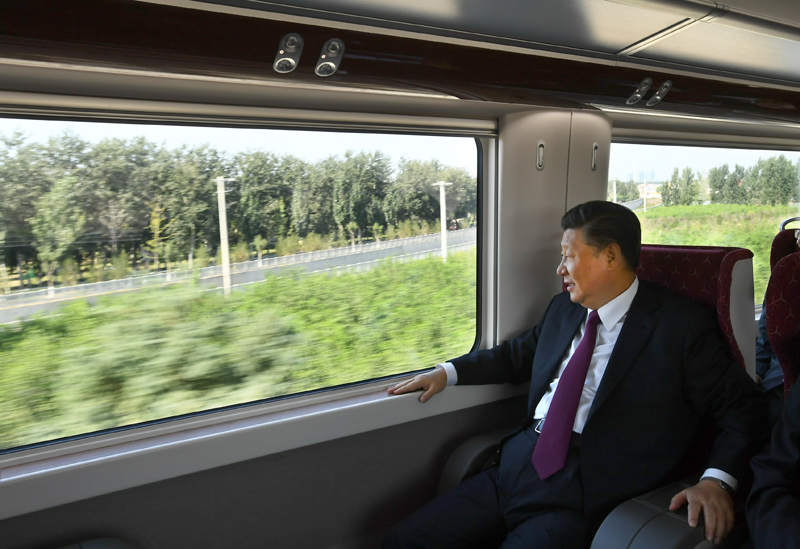 2019年9月25日，習(xí)近平總書(shū)記乘坐軌道列車前往北京大興國(guó)際機(jī)場(chǎng)。