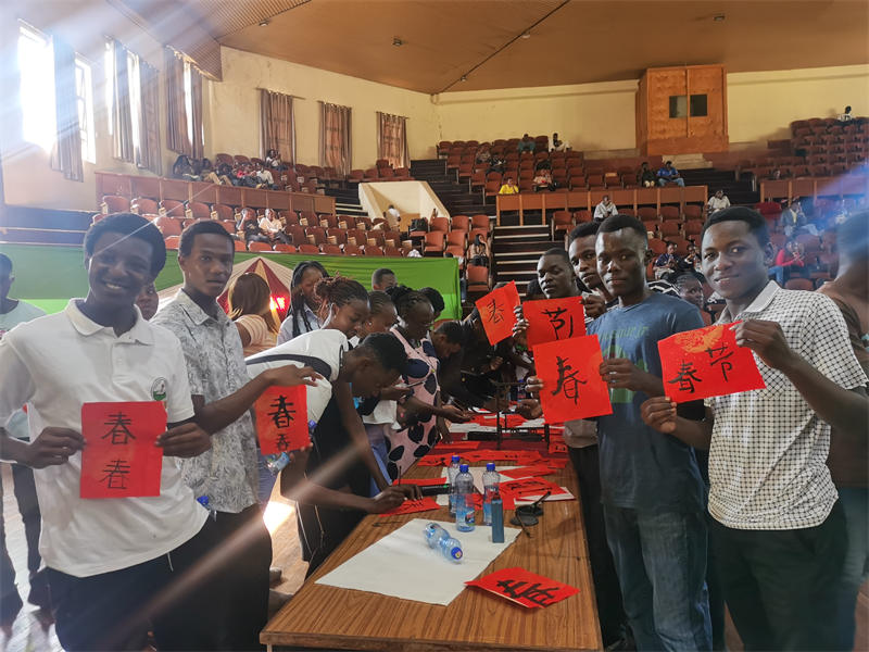 卡巴拉克大學(xué)春節(jié)體驗(yàn)活動(dòng)。埃格頓大學(xué)孔子學(xué)院供圖