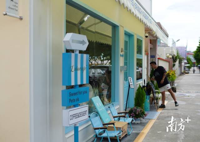 崖口村的網(wǎng)紅咖啡店。