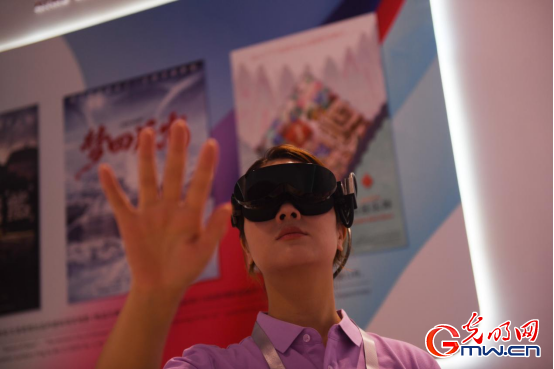 指尖觸千年 數(shù)字煥新生——2025年世界互聯(lián)網(wǎng)大會(huì)文化遺產(chǎn)數(shù)字化精品展掠影