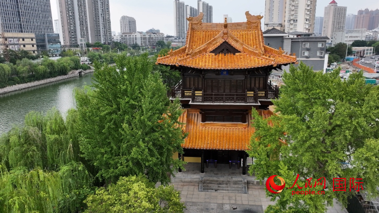 黃樓外觀。人民網(wǎng)記者 余樂(lè)攝