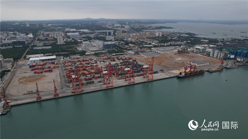 海南省儋州市洋浦國際集裝箱碼頭俯瞰圖。人民網(wǎng)記者孟凡盛攝