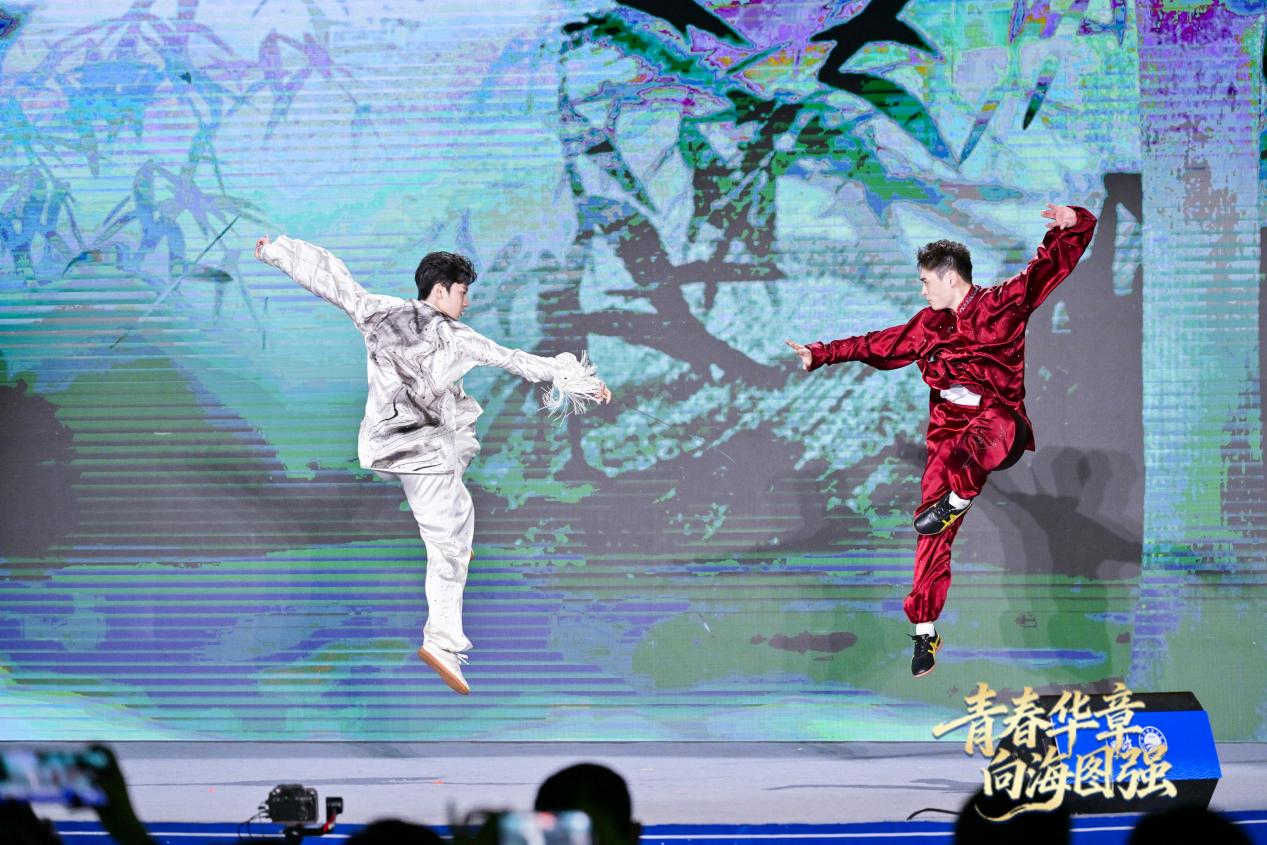 全運(yùn)健兒劉德文、紀(jì)豪（左）帶來“青春有我”的澎湃活力。主辦方供圖