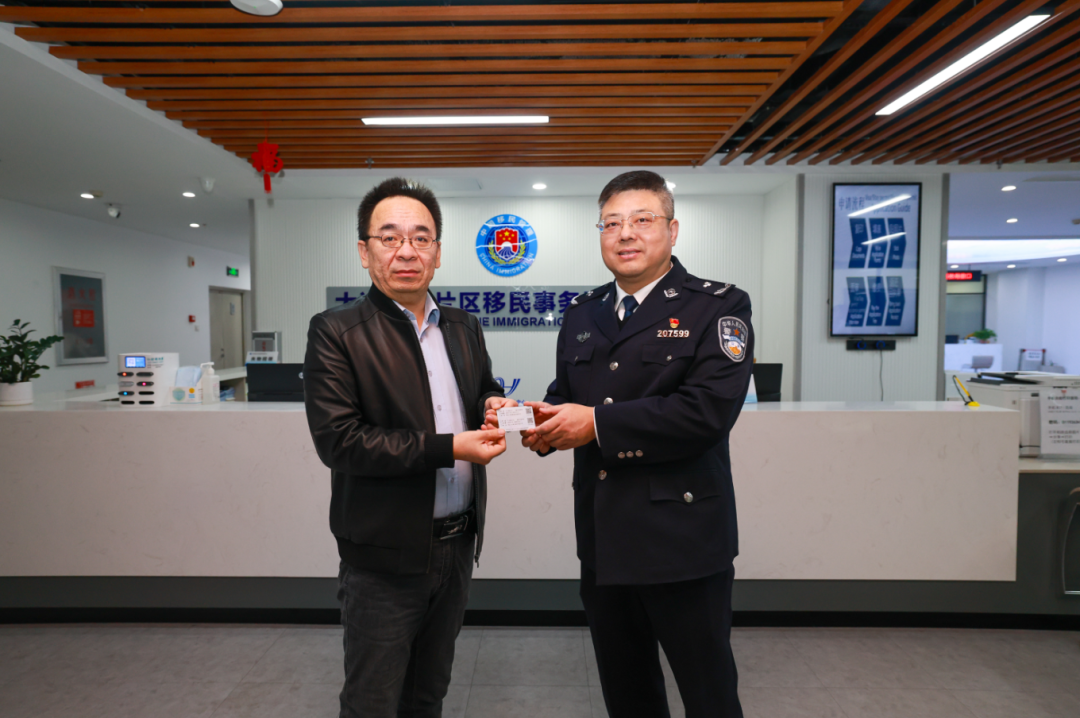 全省首張往來港澳人才簽注落地大連自貿(mào)片區(qū)。遼寧自貿(mào)試驗區(qū)大連片區(qū)供圖