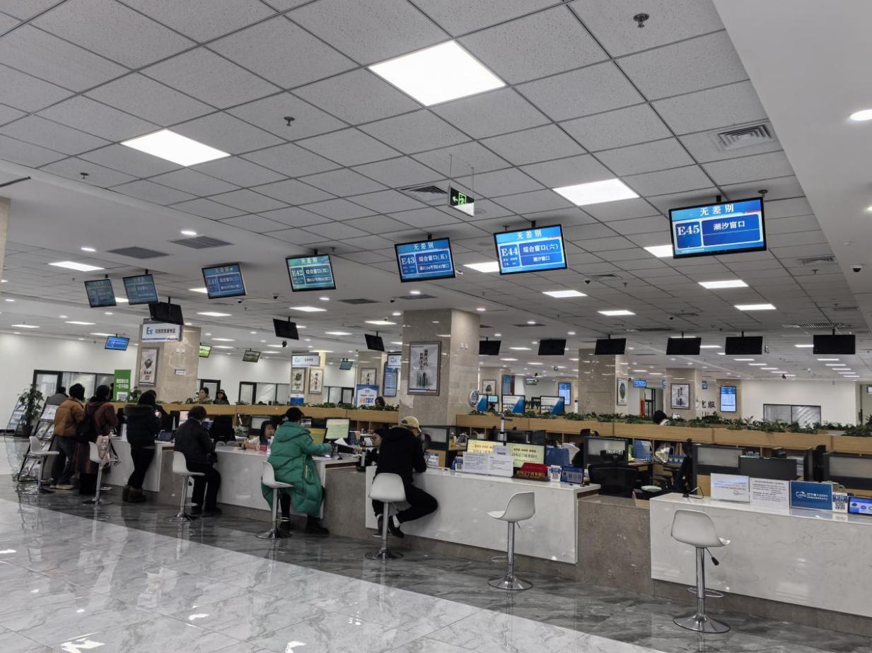 沈陽市蘇家屯區(qū)創(chuàng)新推出全程網(wǎng)辦、網(wǎng)上申辦+材料郵寄等多元辦理模式，打破傳統(tǒng)政務(wù)服務(wù)的時空限制。蘇家屯區(qū)委宣傳部供圖