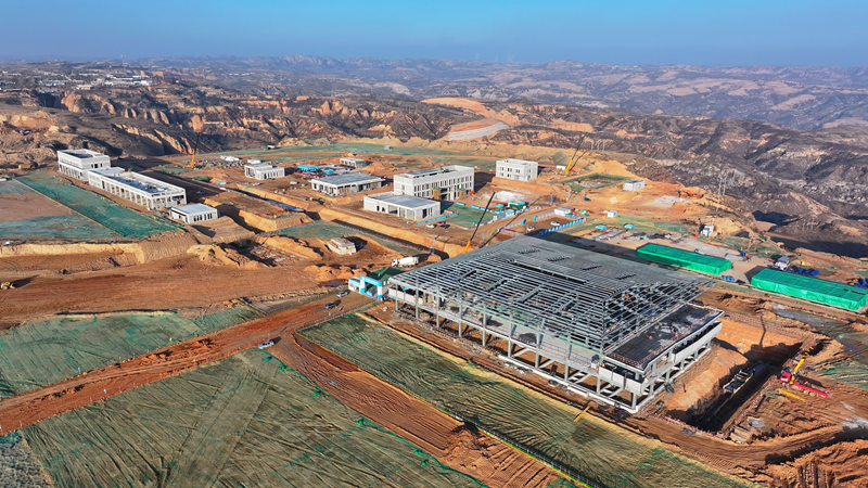 正在建設(shè)的府谷府州機(jī)場(chǎng)。朱鑫攝