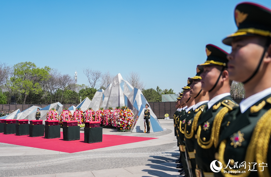 第十三批在韓中國人民志愿軍烈士安葬儀式現(xiàn)場。人民網(wǎng)記者 邱宇哲攝