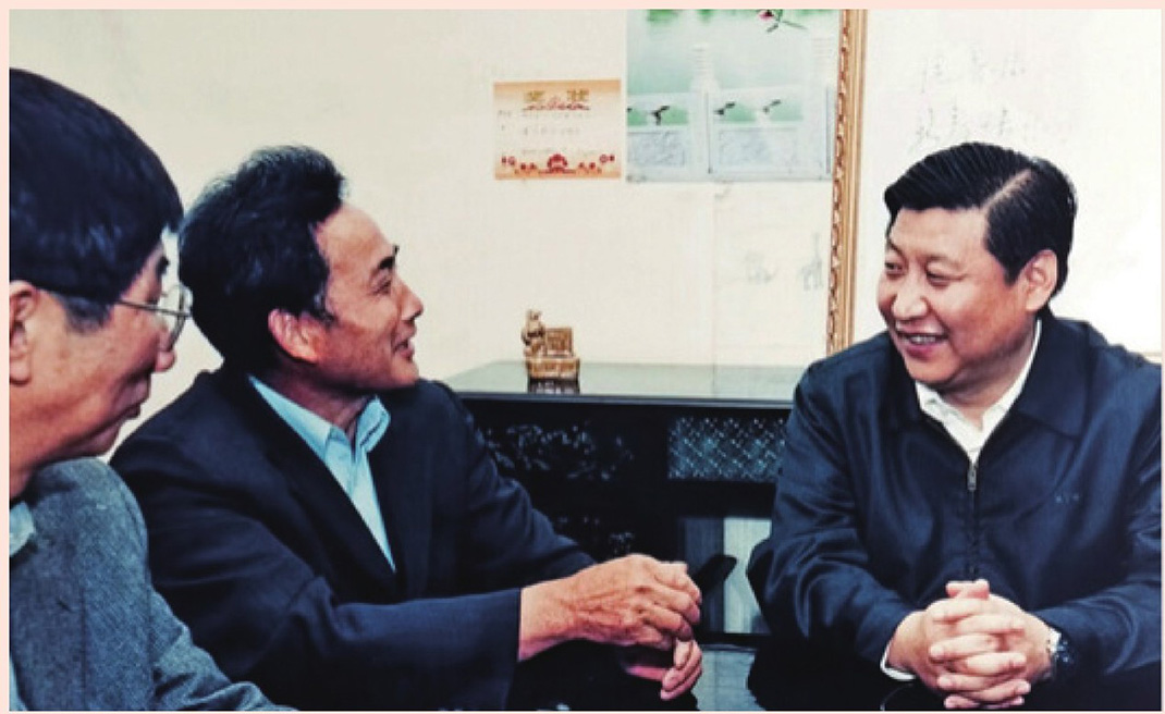 2003年4月24日，時任浙江省委書記習近平在浙江下姜村調(diào)研。