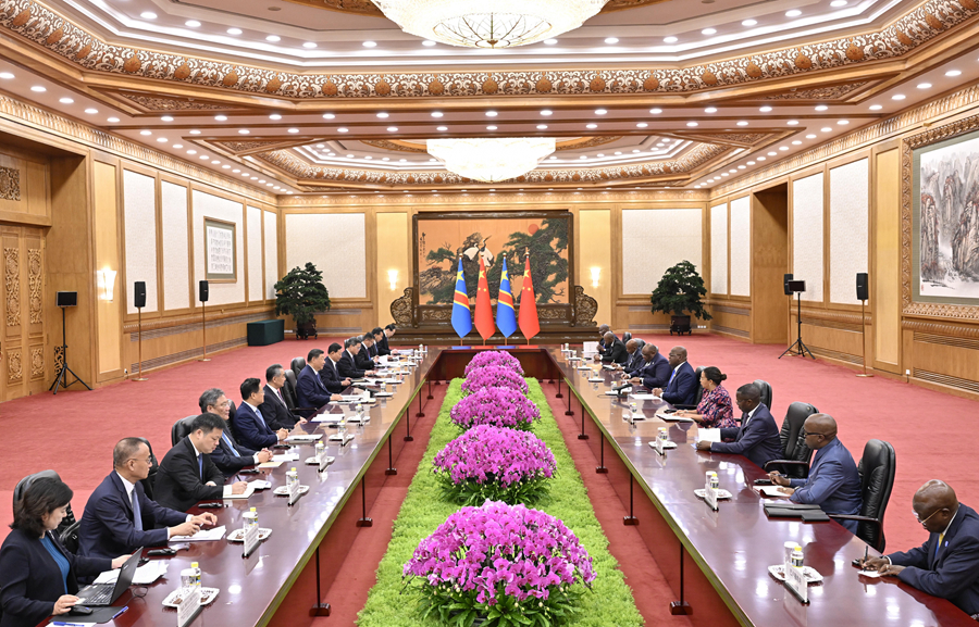 9月2日上午，國(guó)家主席習(xí)近平在北京人民大會(huì)堂會(huì)見來華出席中非合作論壇北京峰會(huì)的剛果（金）總統(tǒng)齊塞克迪。