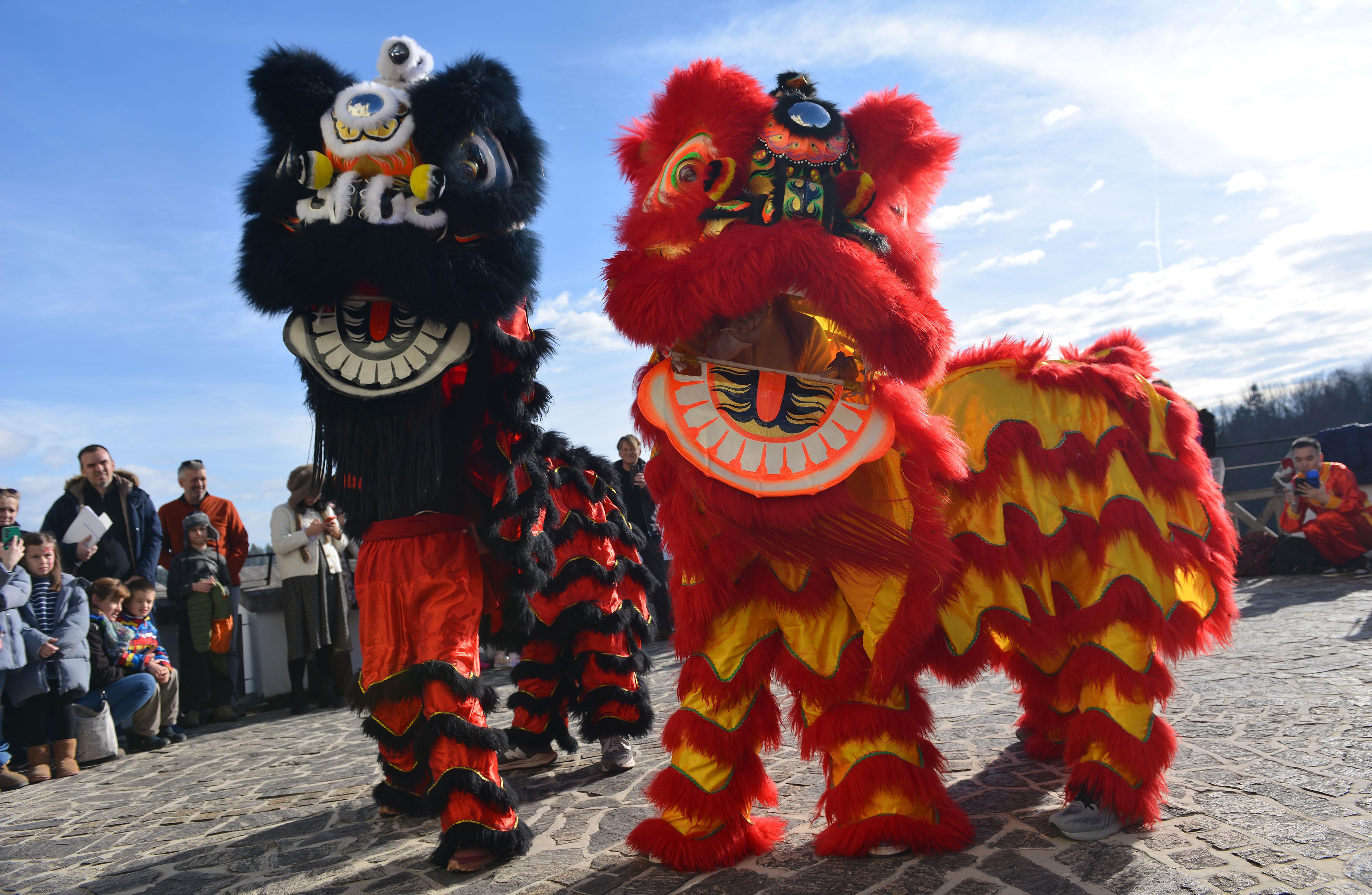 △當(dāng)?shù)貢r間2024年2月4日，克羅地亞克拉皮納，薩格勒布大學(xué)孔子學(xué)院舉辦一系列活動，迎接中國農(nóng)歷龍年春節(jié)。