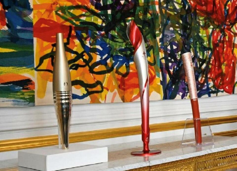 中法元首互贈(zèng)的奧運(yùn)火炬。