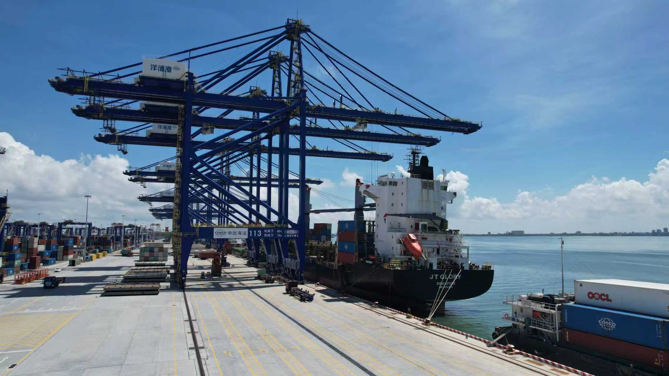 海南洋浦國際集裝箱碼頭。人民網(wǎng)記者 孟凡盛攝