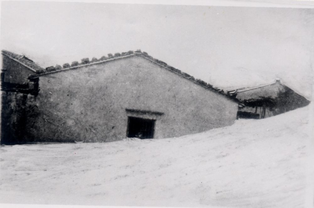 昔日的東山島風(fēng)沙掩埋部分村民村舍（資料照片）。