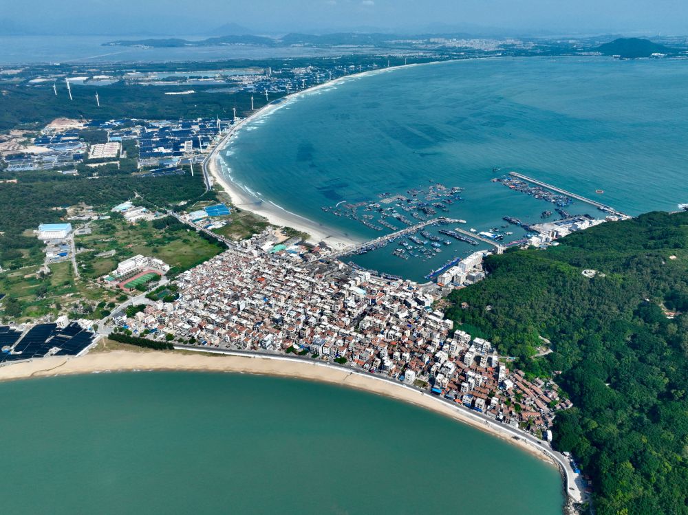 這是2024年10月16日拍攝的福建省漳州市東山縣澳角村（無人機(jī)照片）。新華社記者姜克紅攝