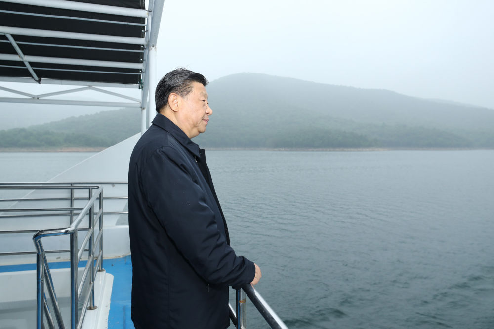 2021年5月13日下午，習(xí)近平總書記在河南南陽乘船考察丹江口水庫。
