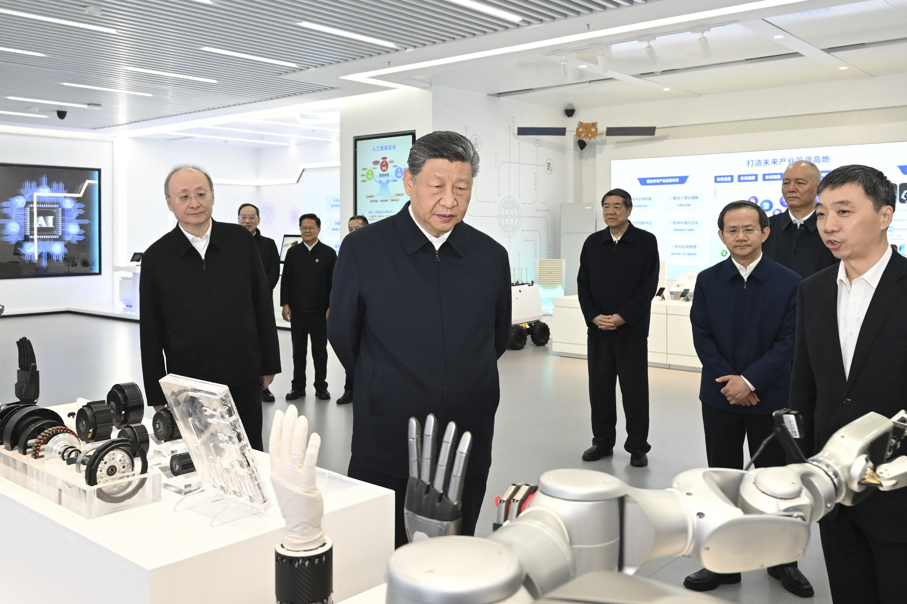 △ 2026年2月9日，習(xí)近平總書記在位于北京亦莊的國家信創(chuàng)園考察。