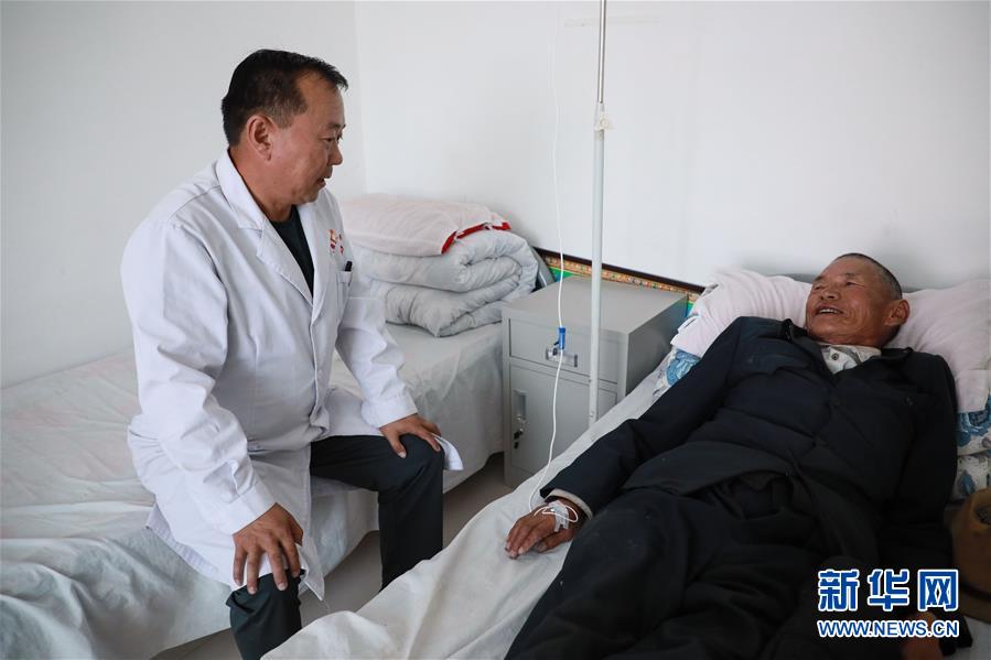 (圖文互動)(3)村醫(yī)斗拉加的堅守