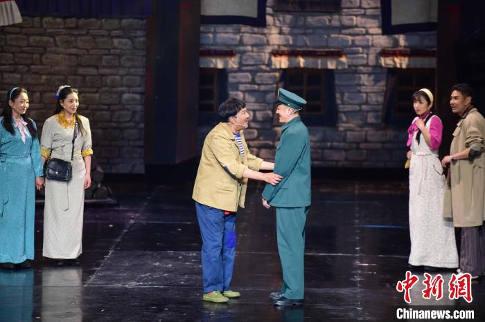 圖為西藏本土話劇《八廓街北院》演出現(xiàn)場?！?攝