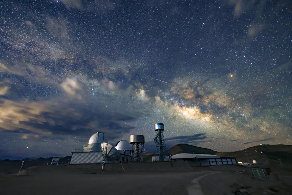 絕美暗夜星空。貢覺(jué)群培攝