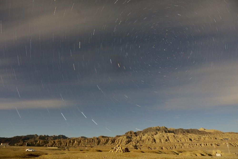 札達(dá)土林上空的星空。旦真次旦攝