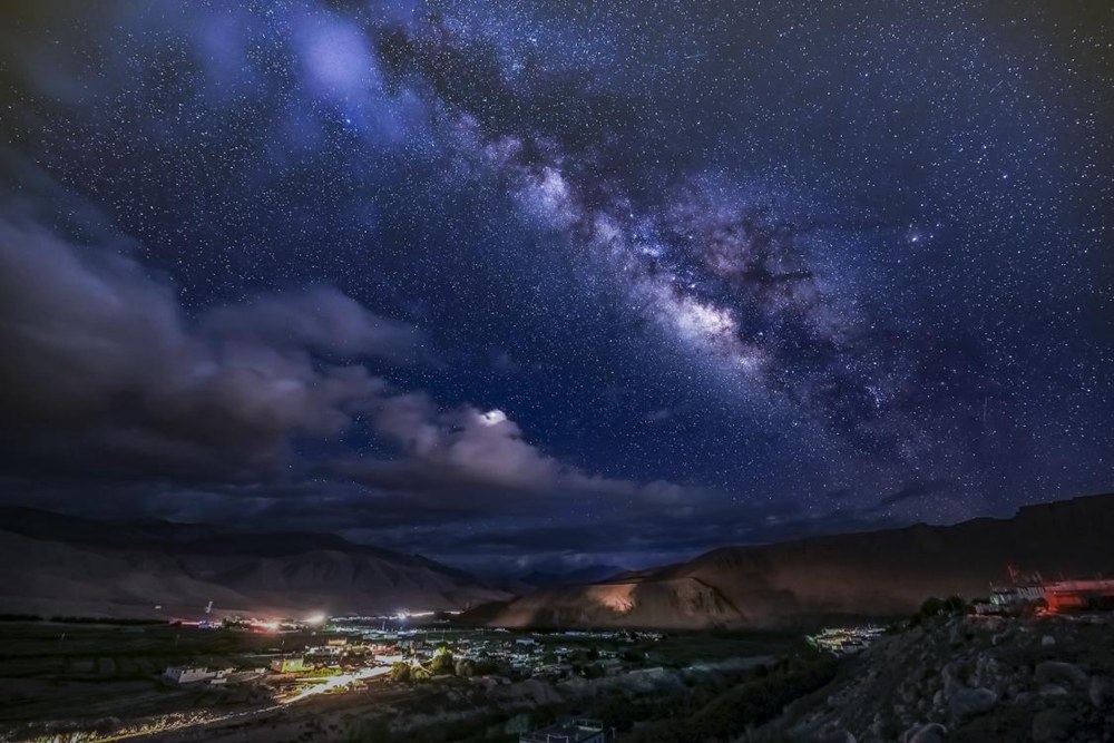 絕美星河。貢覺(jué)群培攝