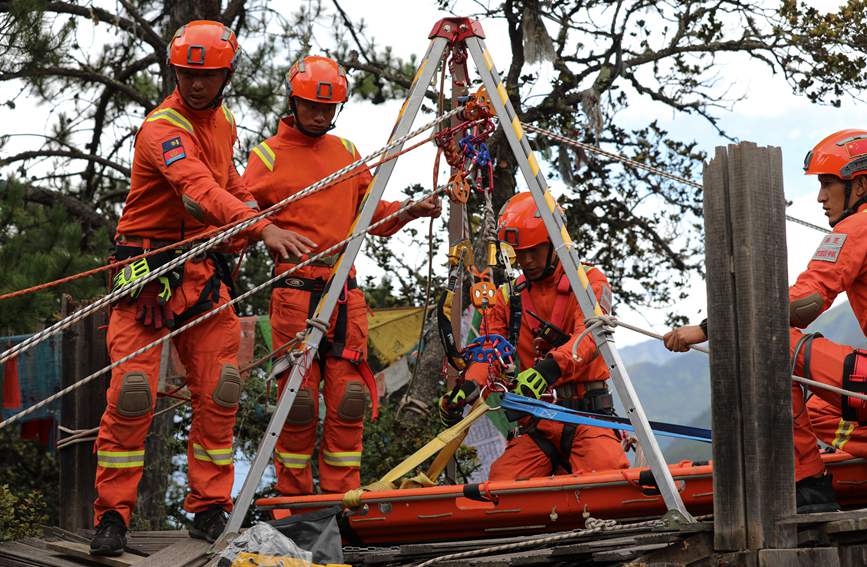 三腳架設(shè)置錨點(diǎn)。西繞拉翁攝