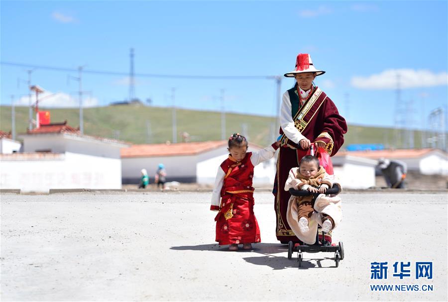 （走向我們的小康生活）（6）青?，敹啵狐S河源的幸福村