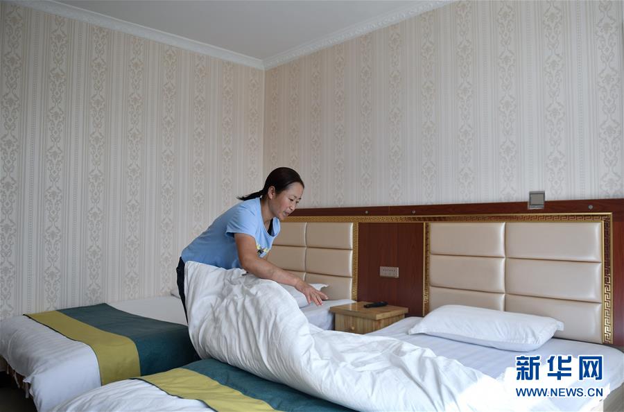 (坐著高鐵看中國(guó))(2)青藏鐵路串起高原旅游“珍珠鏈”