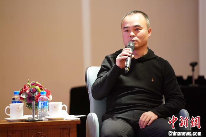 圖為<a target='_blank' >中新社</a>青海分社社長(zhǎng)胡鐘藝就加強(qiáng)瀾湄流域新聞報(bào)道發(fā)表觀點(diǎn)?！√K丹 攝