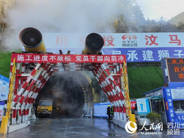 獅子坪隧道口。郭瑩 攝