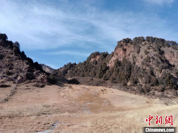 圖為坎布拉外圍地區(qū)的古火山口。孫揚(yáng)益 供圖 孫揚(yáng)益 供圖 攝