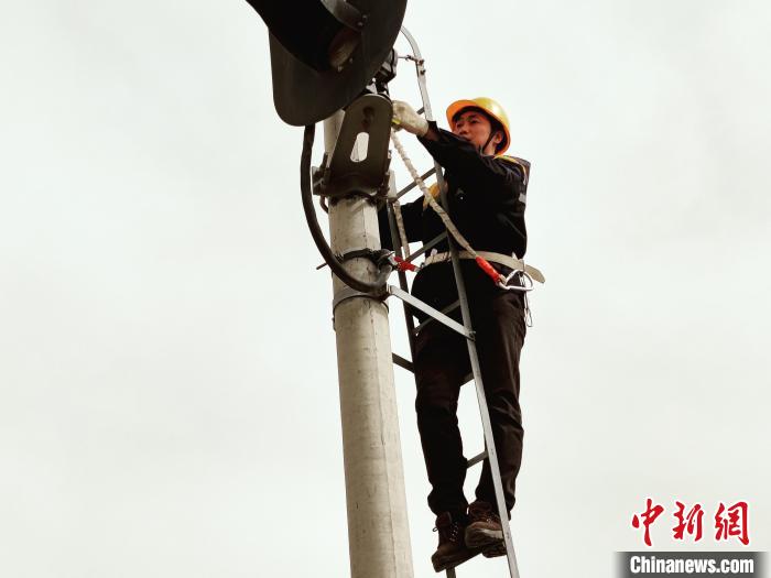 青?！胺蚱迿n”攜手守護(hù)“天路”平安