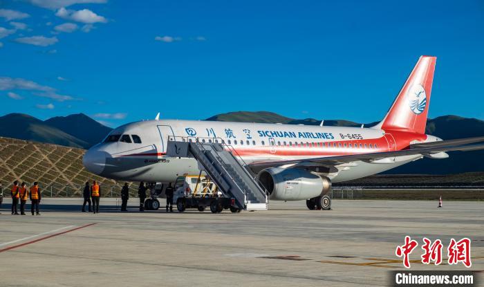 甘孜格薩爾機場?！⒈?攝