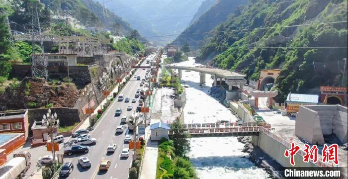 郭達(dá)山隧道進(jìn)口實(shí)況?！】蛋蛡髅焦﹫D