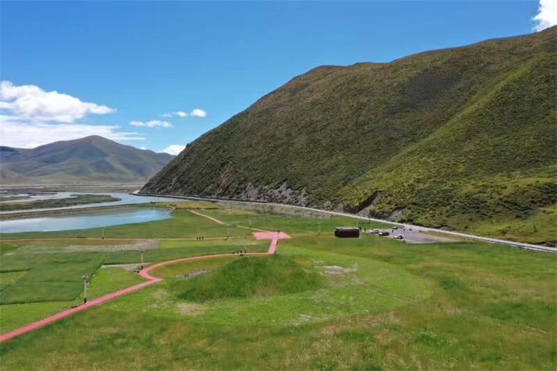 宜牛二村砂場(chǎng)生態(tài)修復(fù)后狀況。甘孜州石渠生態(tài)環(huán)境局供圖