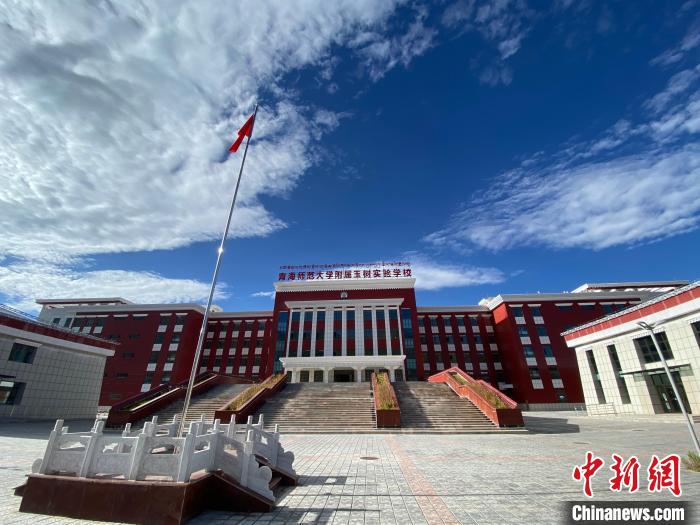 瀾滄江畔開(kāi)出“教育格?；ā保含F(xiàn)代教育和生態(tài)教育并重