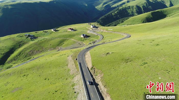 四川道孚：打通交通脈絡(luò)，連通百姓幸福