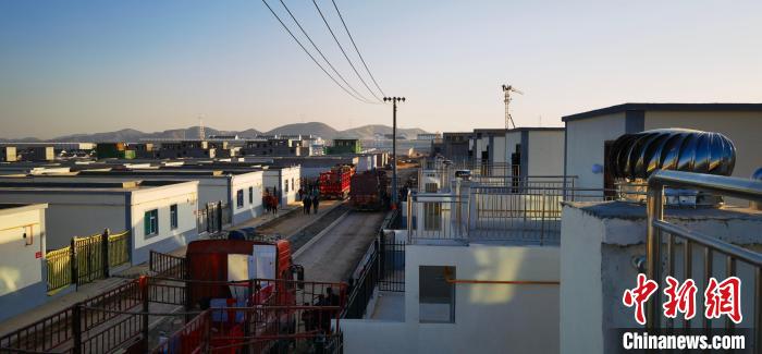 圖為蘭州新區(qū)移民安置區(qū)?！∥航ㄜ?攝