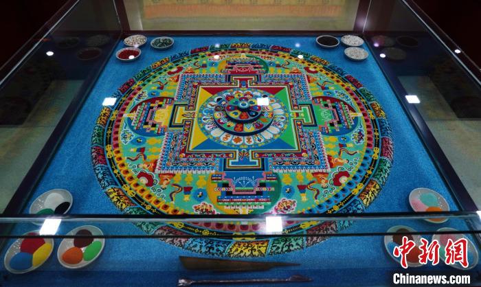 圖為藏醫(yī)藥佛壇城?！●R銘言 攝