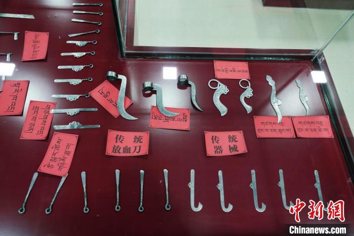 圖為藏醫(yī)古傳統醫(yī)療器械?！●R銘言 攝
