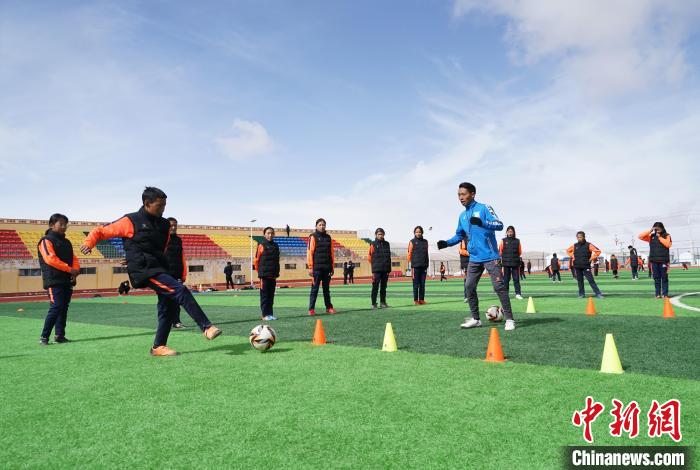 圖為孩子們正在進行訓(xùn)練。　馬銘言 攝