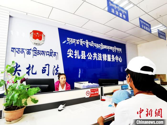 （人民幸福生活）探訪青海尖扎法律援助中心：應(yīng)援盡援，給弱勢群體筑法律后盾