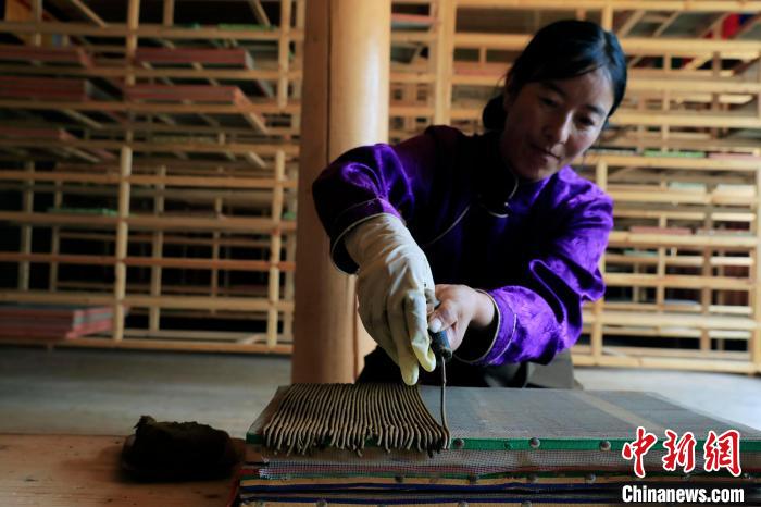 擠壓成香?！⊥趵?攝