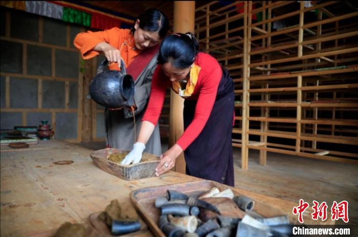 四川壤塘非遺傳習(xí)創(chuàng)業(yè)園:非遺“軟實(shí)力”造就致富“硬支撐”