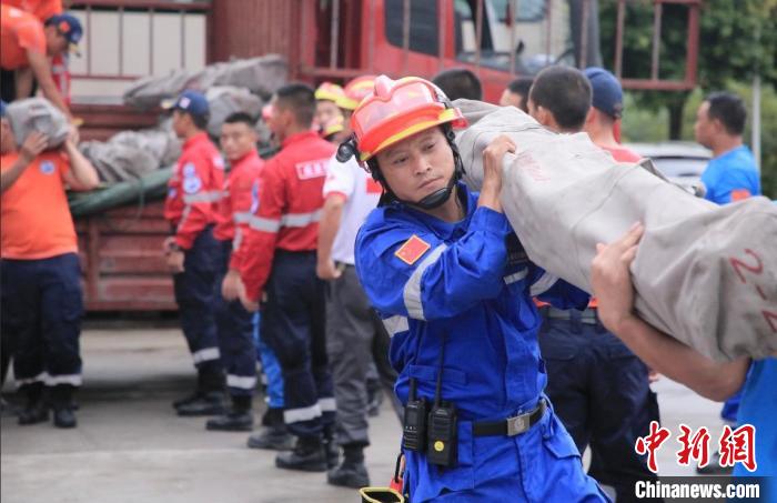 從汶川到瀘定，14年來他們依舊“在現(xiàn)場”