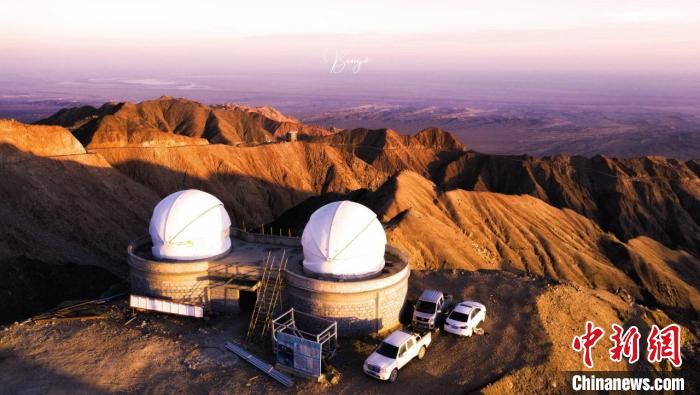 圖為青海冷湖賽什騰山天文臺(tái)址日落。　洪文瀚 攝