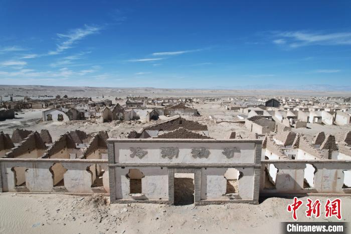 航拍青海省海西蒙古族藏族自治州茫崖市冷湖石油工業(yè)遺址保護區(qū)?！●R銘言 攝