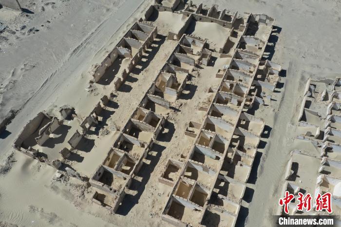 航拍青海省海西蒙古族藏族自治州茫崖市冷湖石油工業(yè)遺址保護(hù)區(qū)?！●R銘言 攝