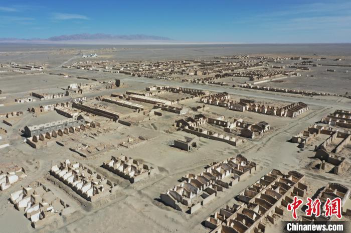 航拍青海省海西蒙古族藏族自治州茫崖市冷湖石油工業(yè)遺址保護(hù)區(qū)。　馬銘言 攝